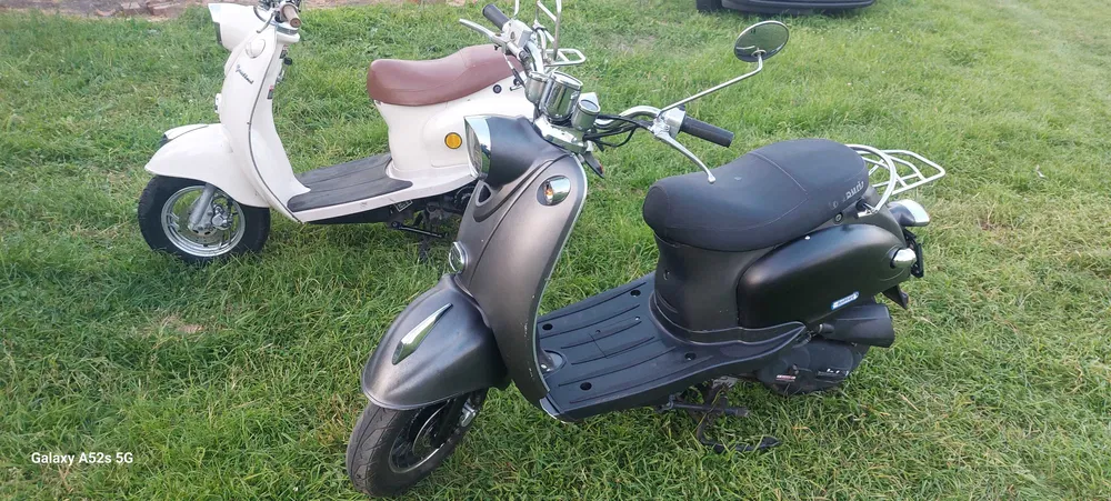 Skuter retro grafitowy mat